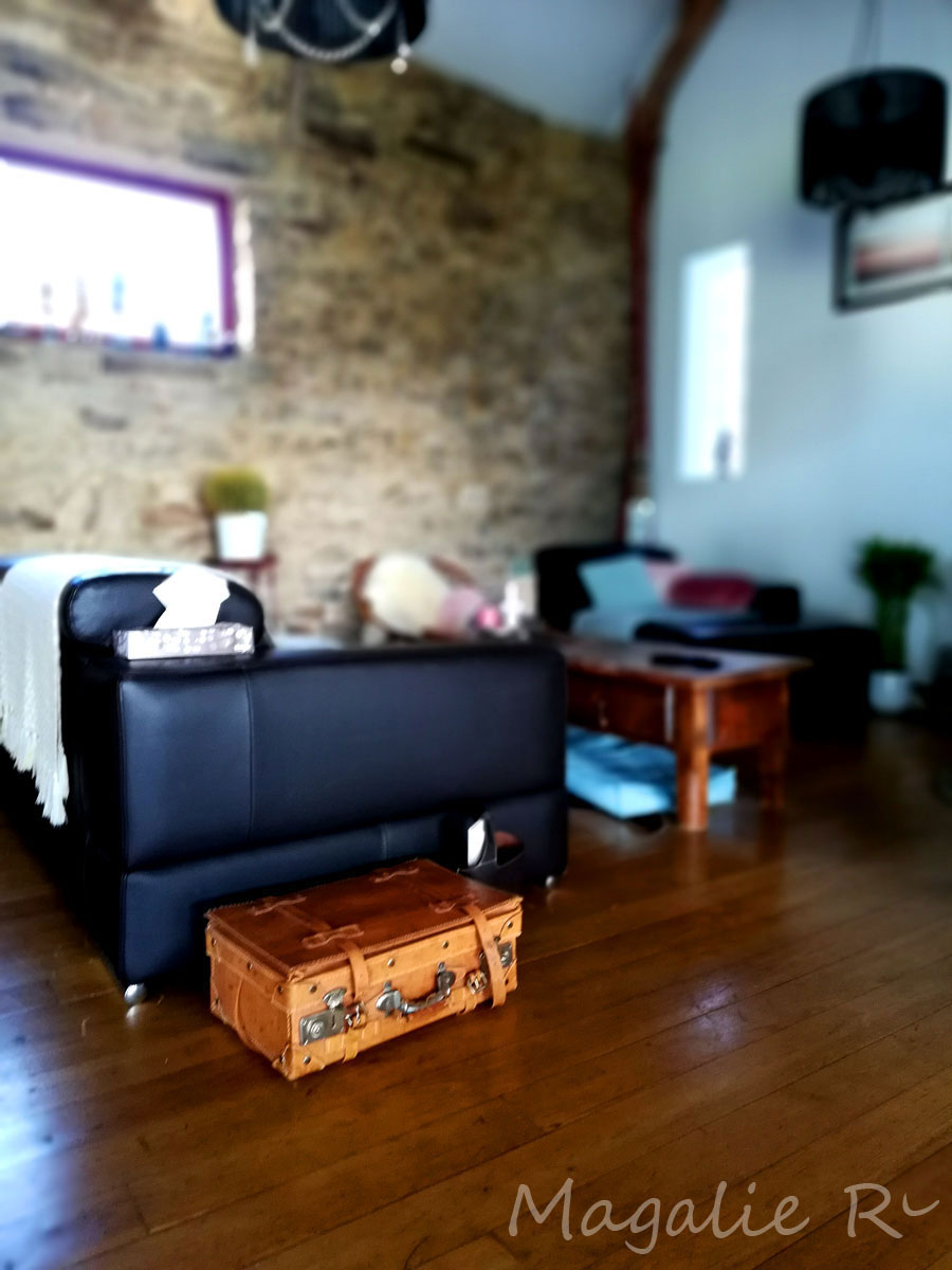 Fabriqemoi-salon-valise-deco-voyage Intérieur salon déco de chez FabriQémoi